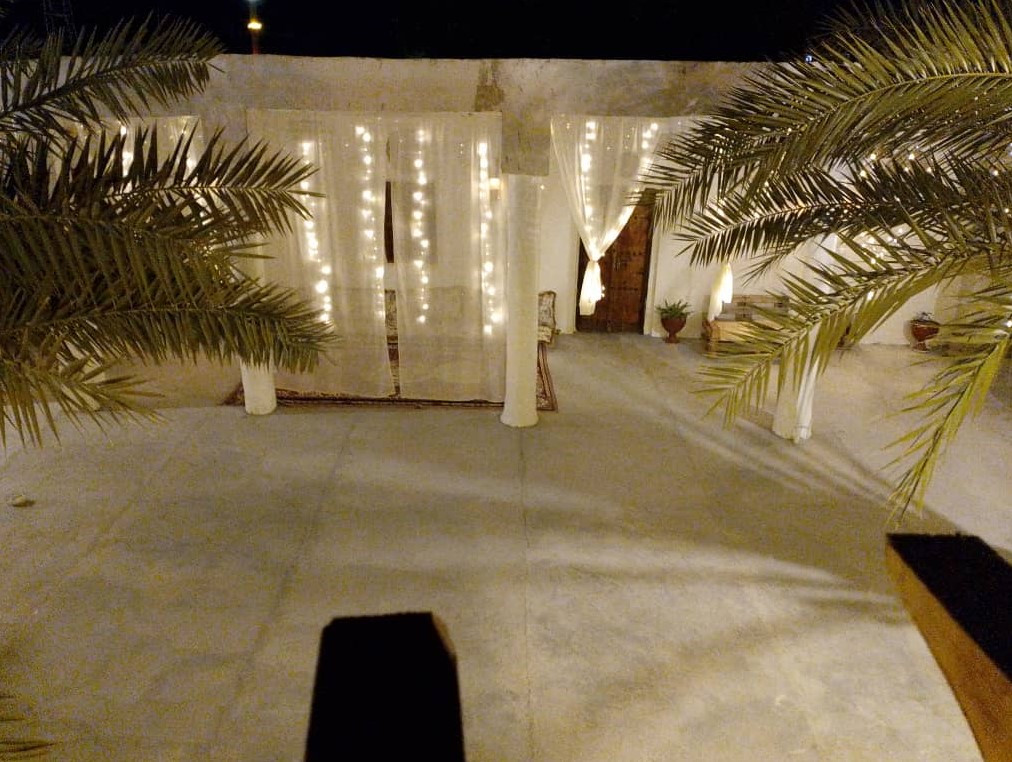 حیاط مجموعه