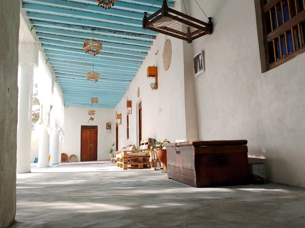 حیاط مجموعه