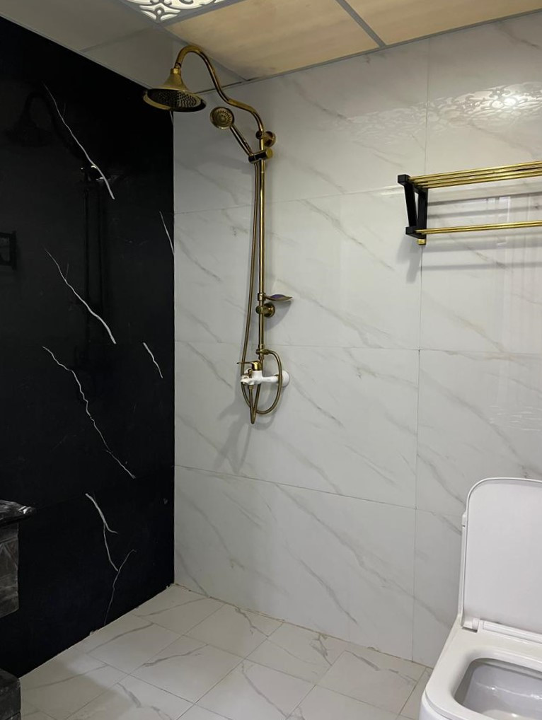 سرویس بهداشتی و حمام اتاق خواب 1