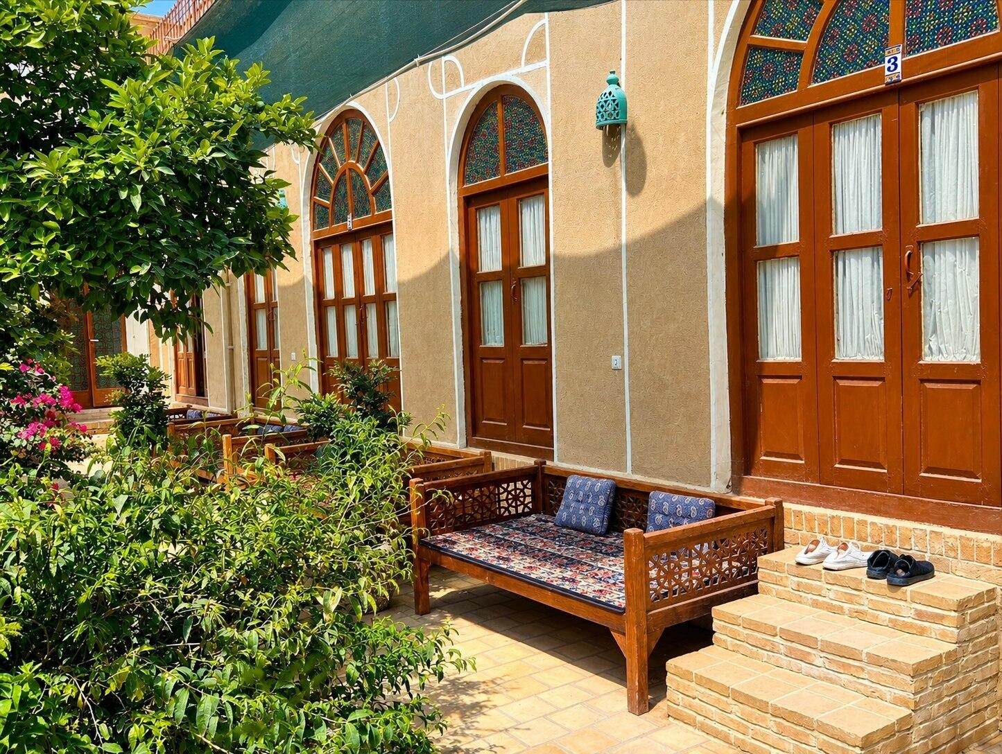 حیاط