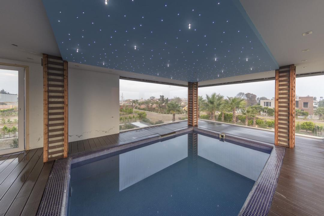 استخر سرپوشیده