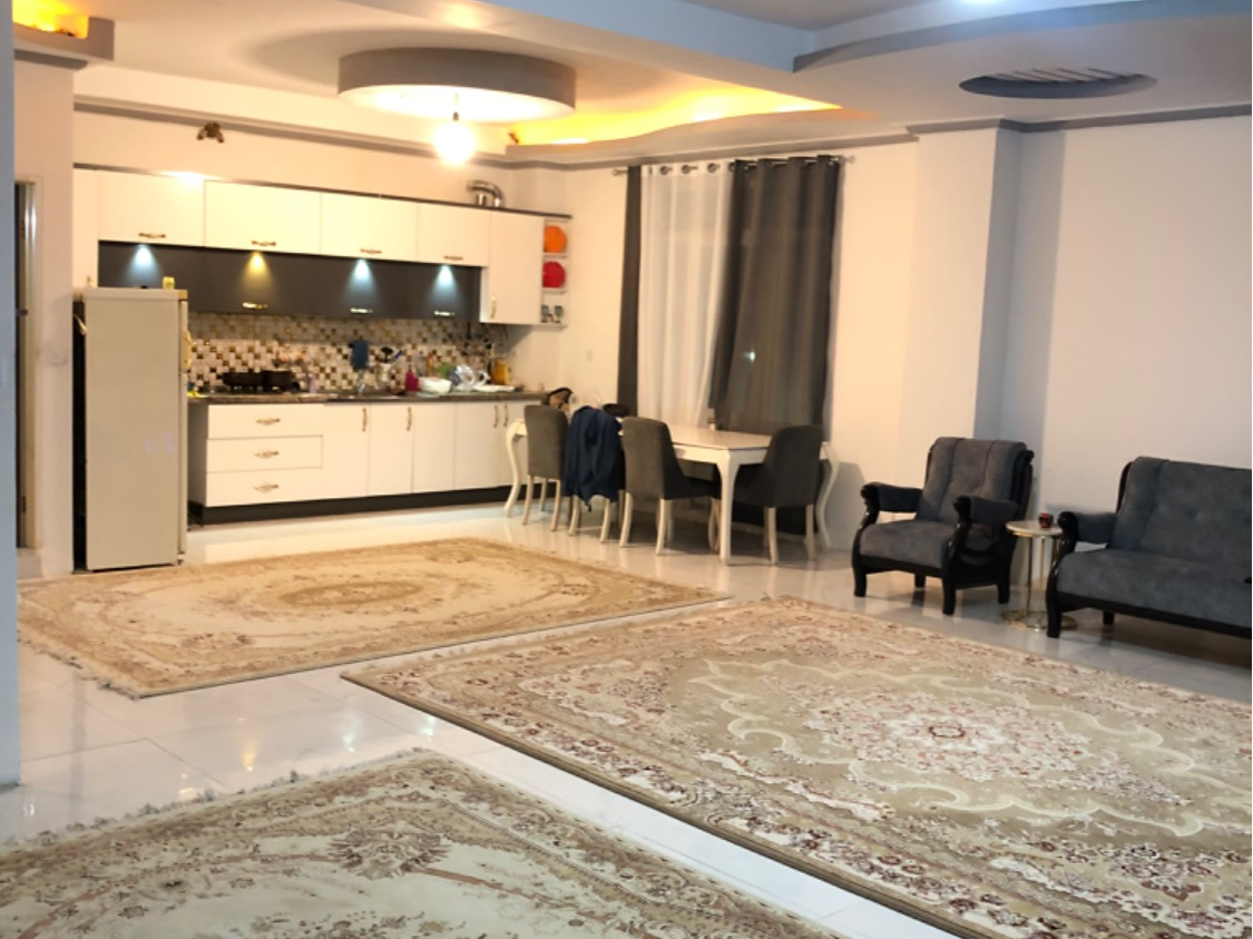 اتاق پذیرایی و آشپزخانه
