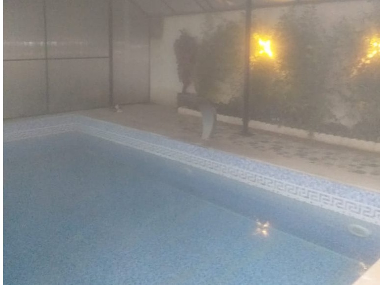 استخر سرپوشیده