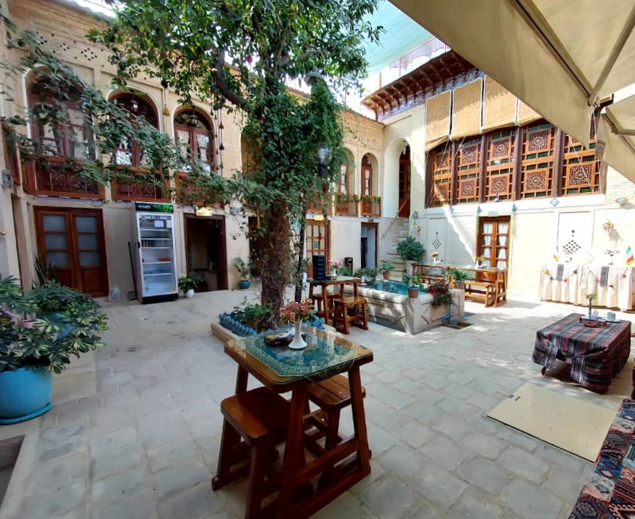 حیاط