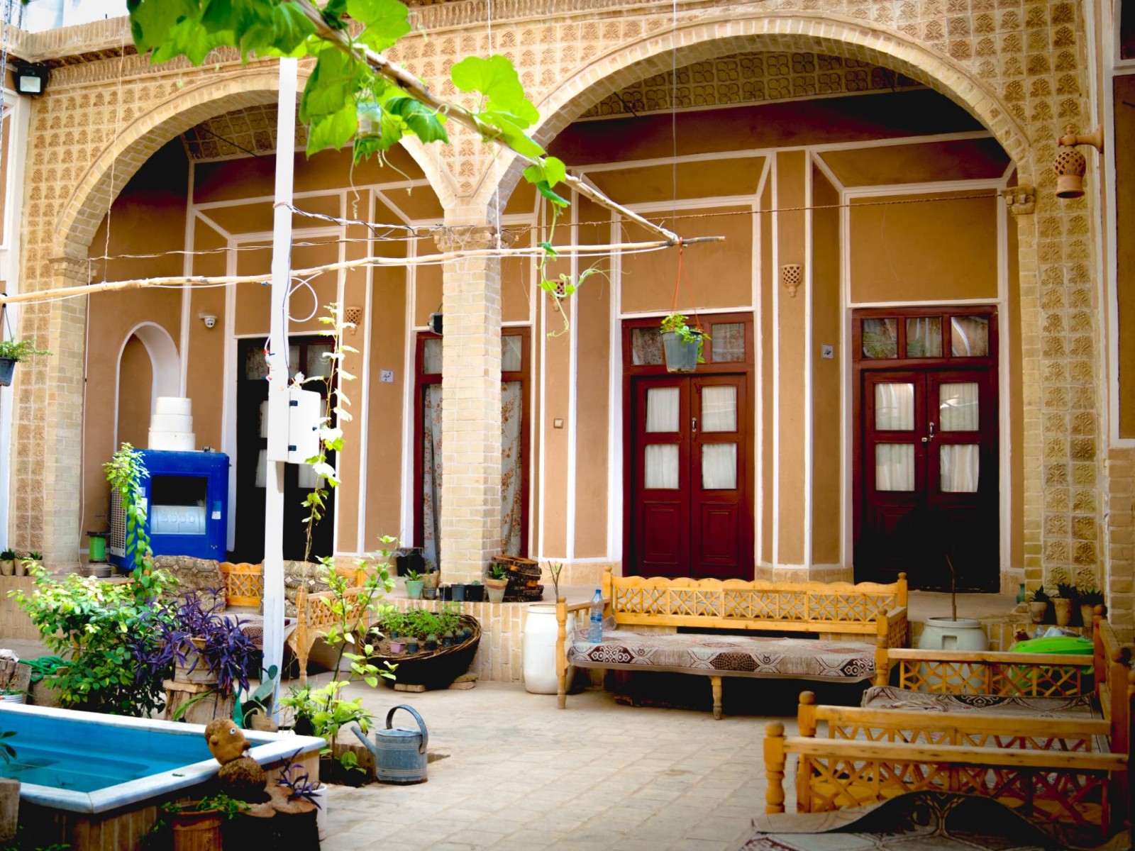 حیاط فضای مشترک
