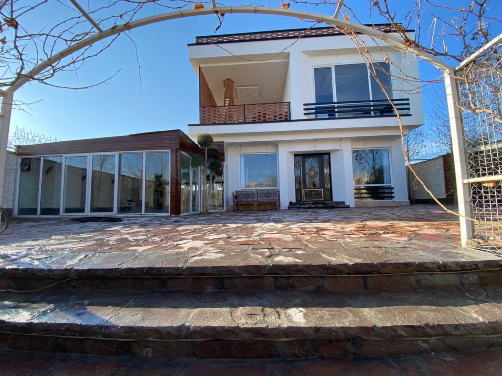 نمای بیرونی ساختمان نمای بیرونی ساختمان