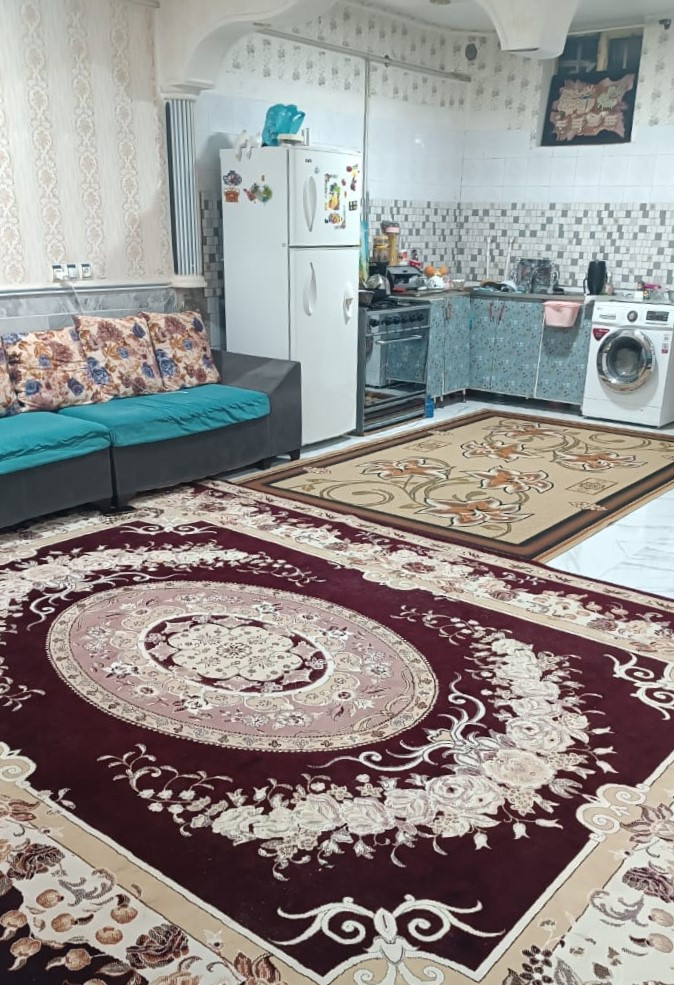 اتاق پذیرایی و آشپزخانه