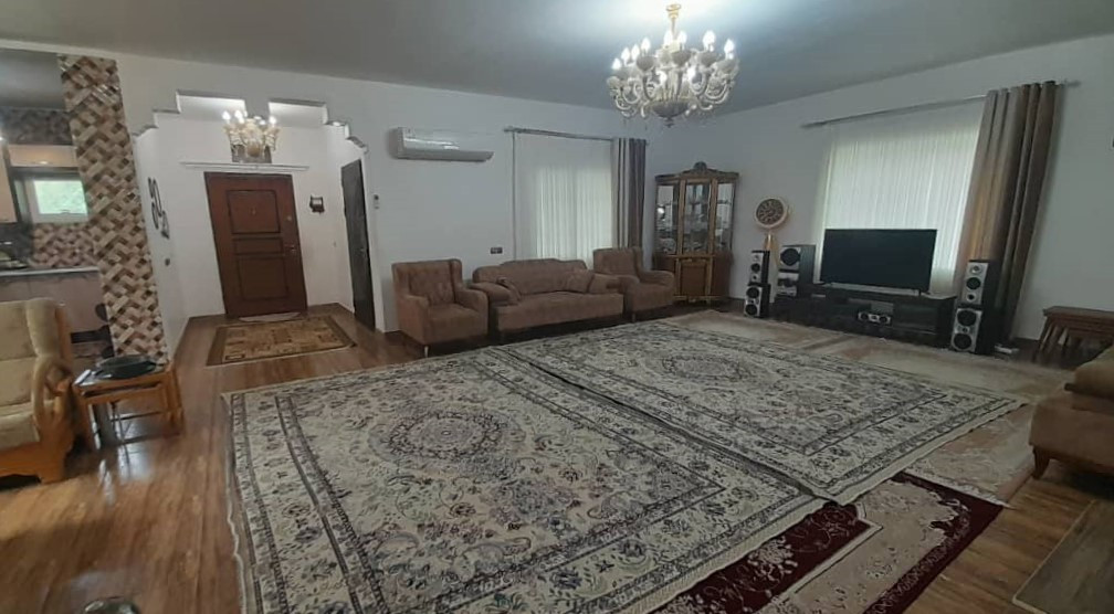 اتاق پذیرایی طبقه همکف