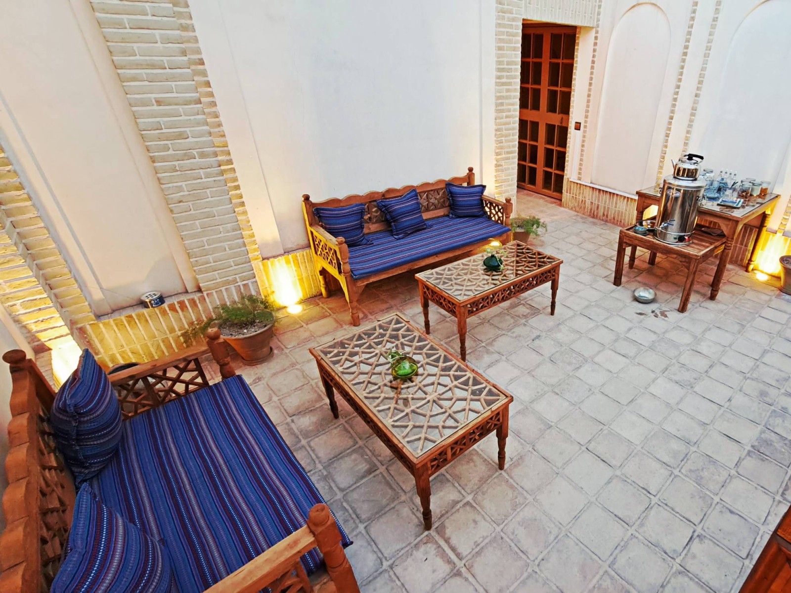 ایوان (چای خانه)