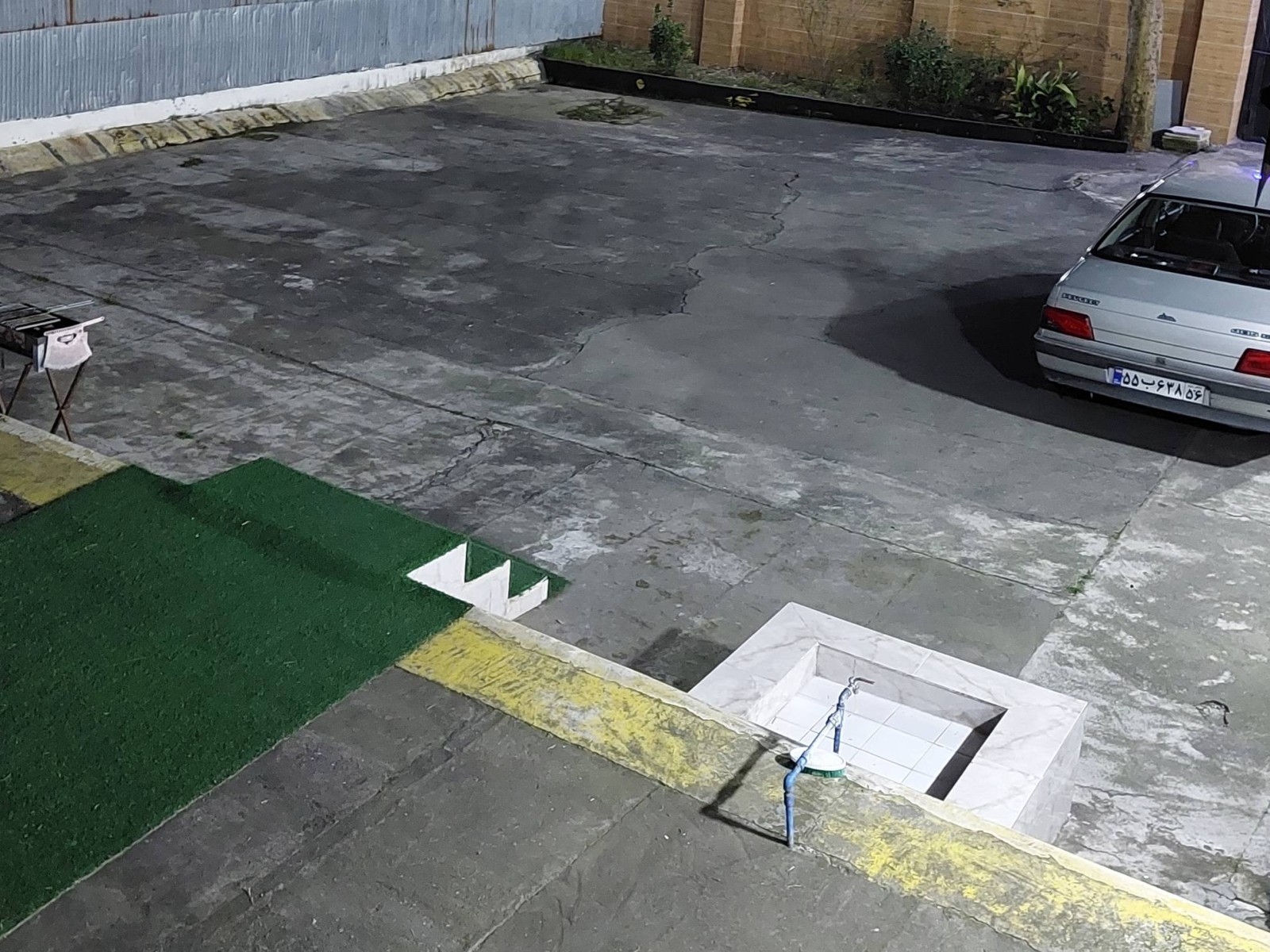 حیاط بیرونی ویلا و محل پارک