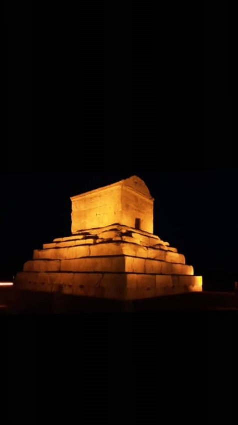 مقبره کوروش