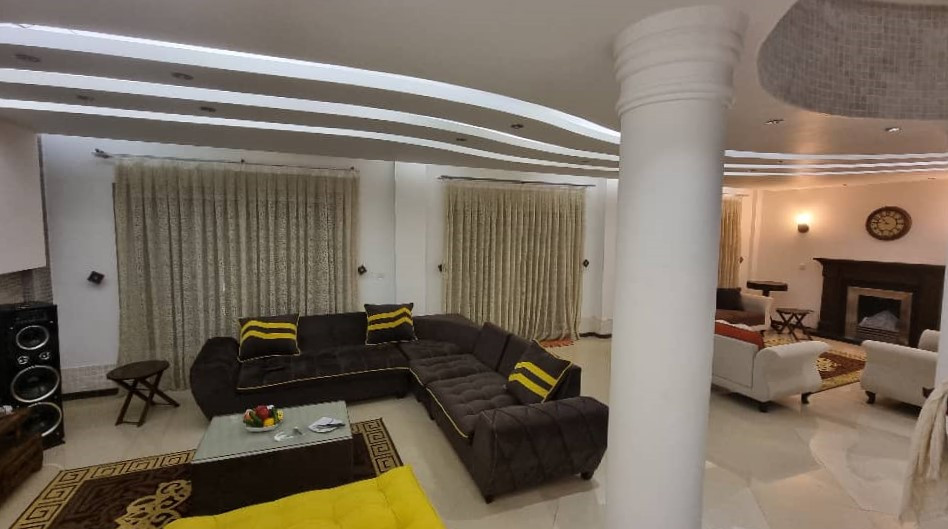 اتاق پذیرایی طبقه همکف