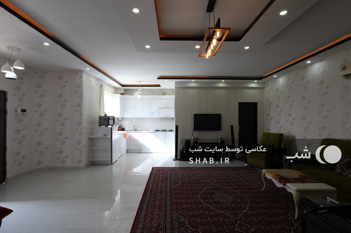 اتاق پذیرایی و آشپزخانه طبقه همکف