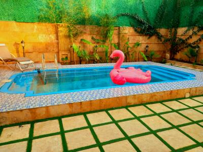 ویلا استخردار آ‌ب‌گرم طاووس با دید ابدی دریا