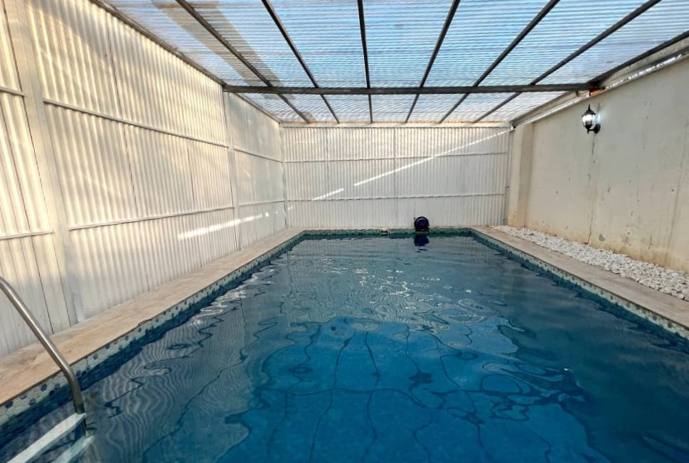 استخر سرپوشیده استخر سرپوشیده