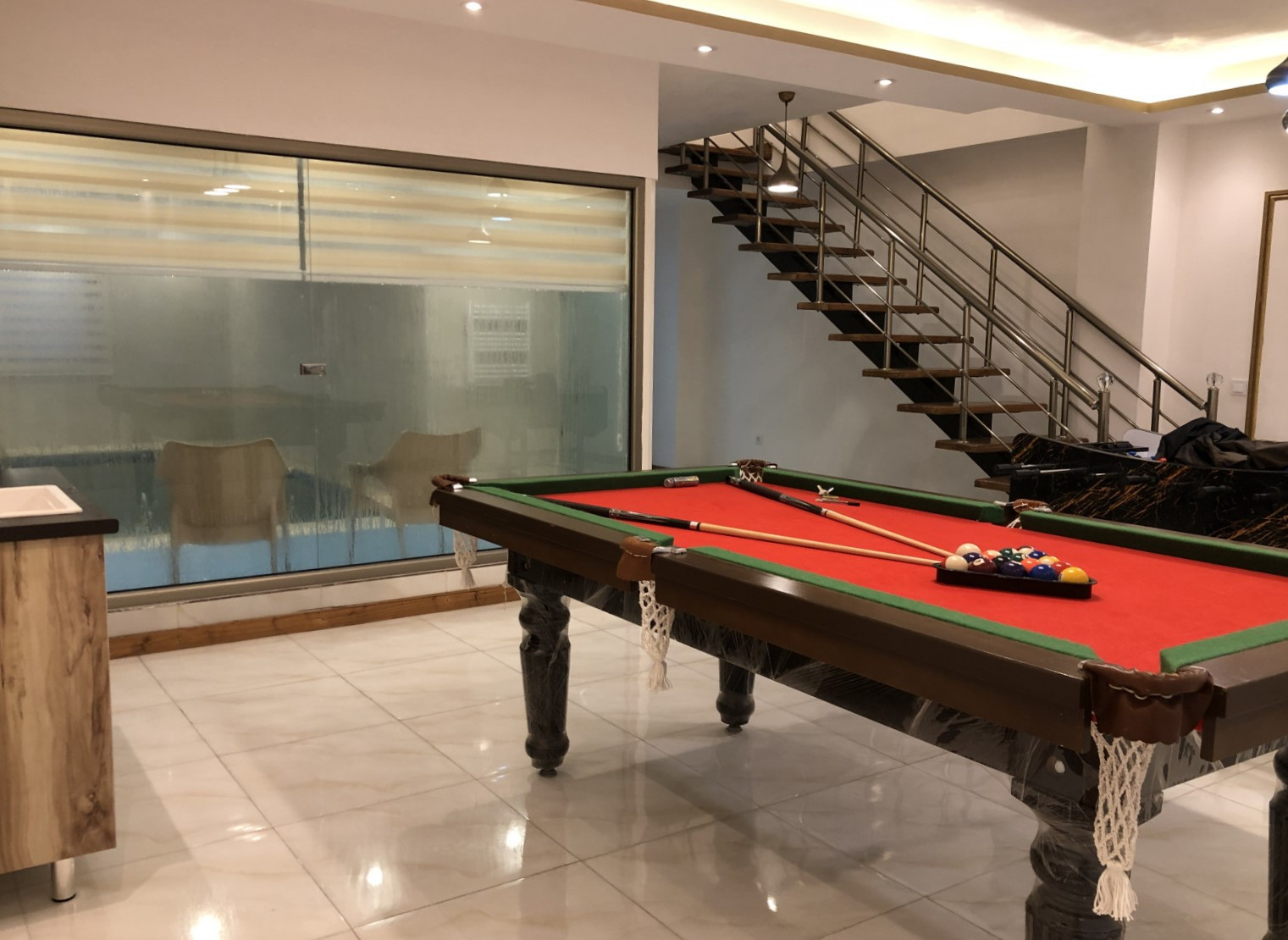 اتاق پذیرایی طبقه همکف