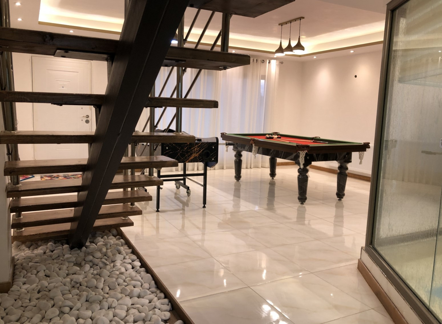 اتاق پذیرایی طبقه همکف