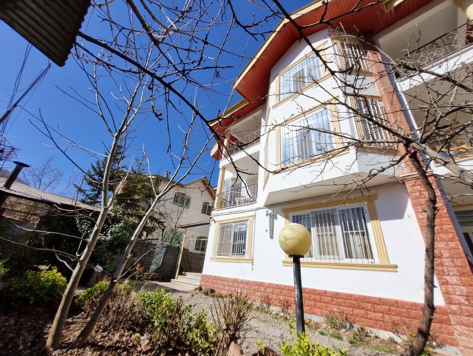 نمای ساختمان ویوی زیبای تراس