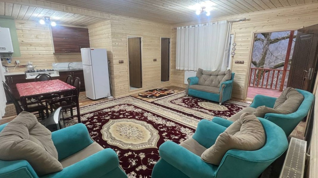 اتاق پذیرایی و آشپزخانه