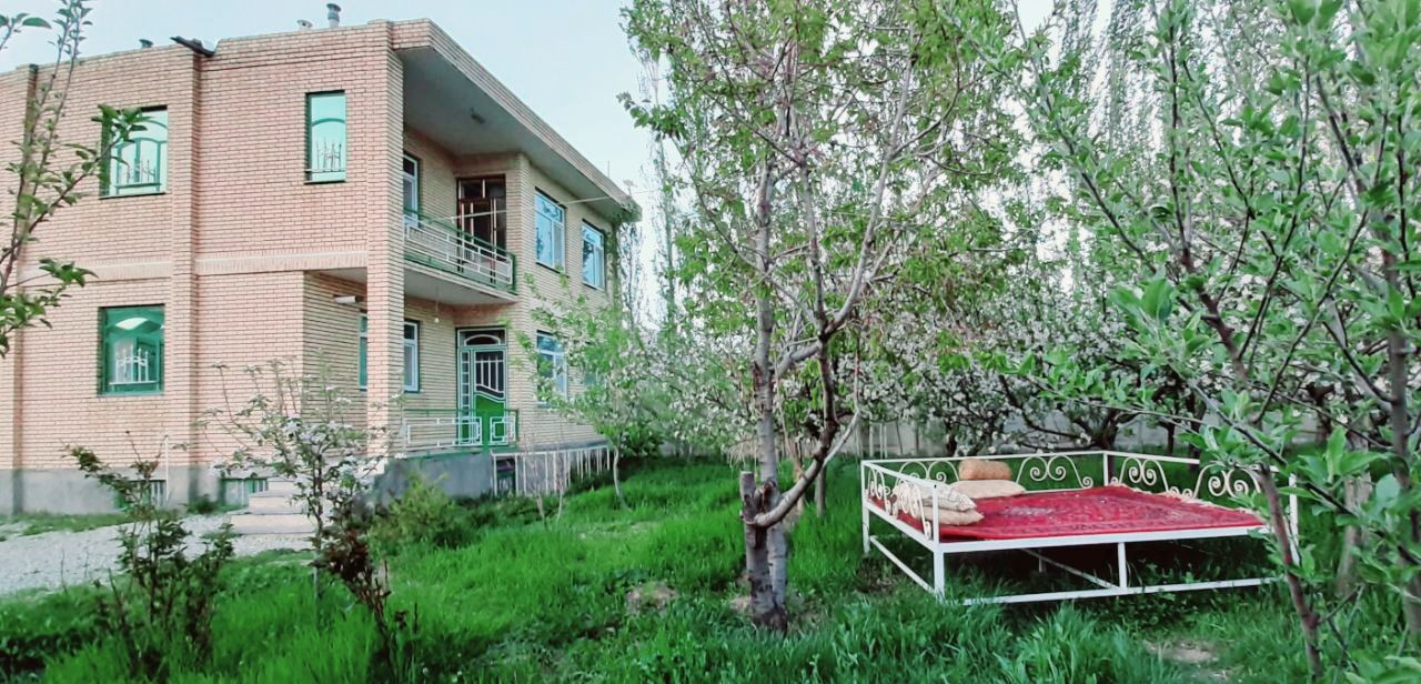نمای ساختمان و محوطه