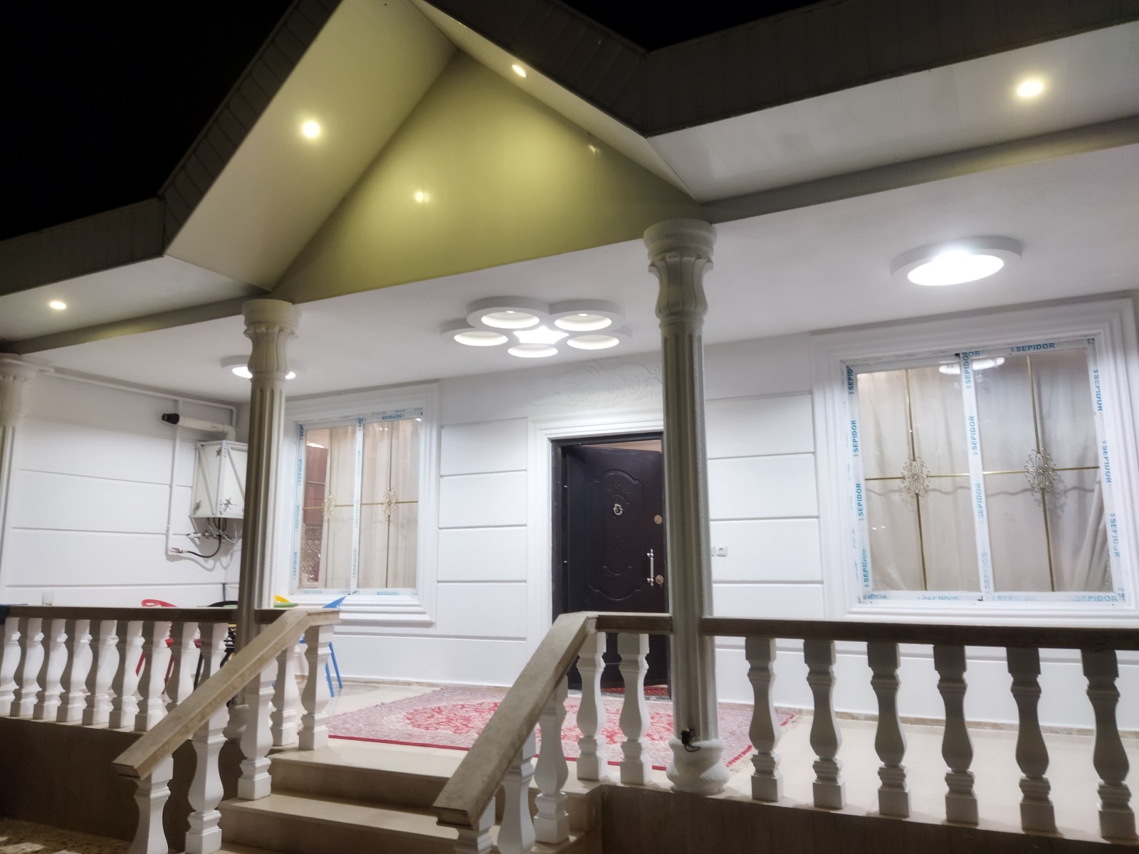 نمای بیرونی ساختمان