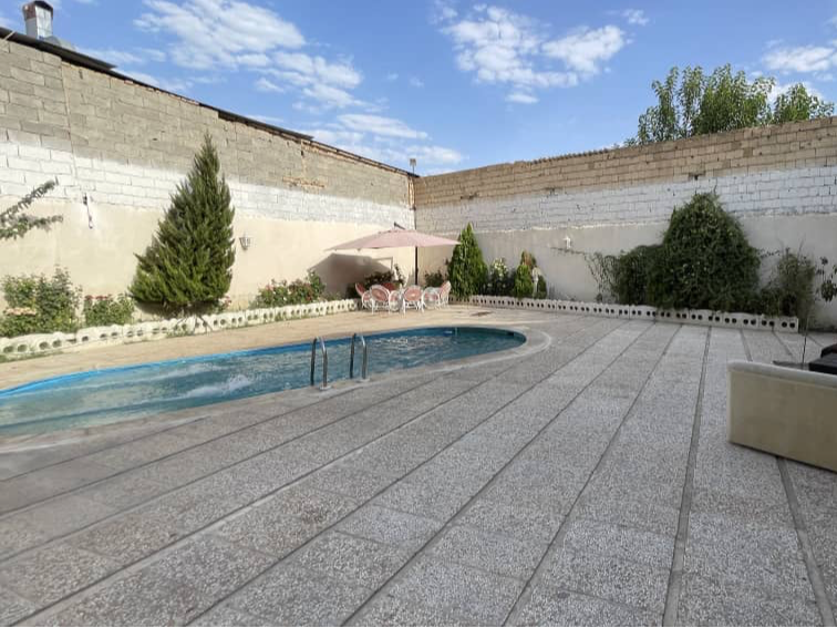 حیاط پشت و استخر بدون مشرف