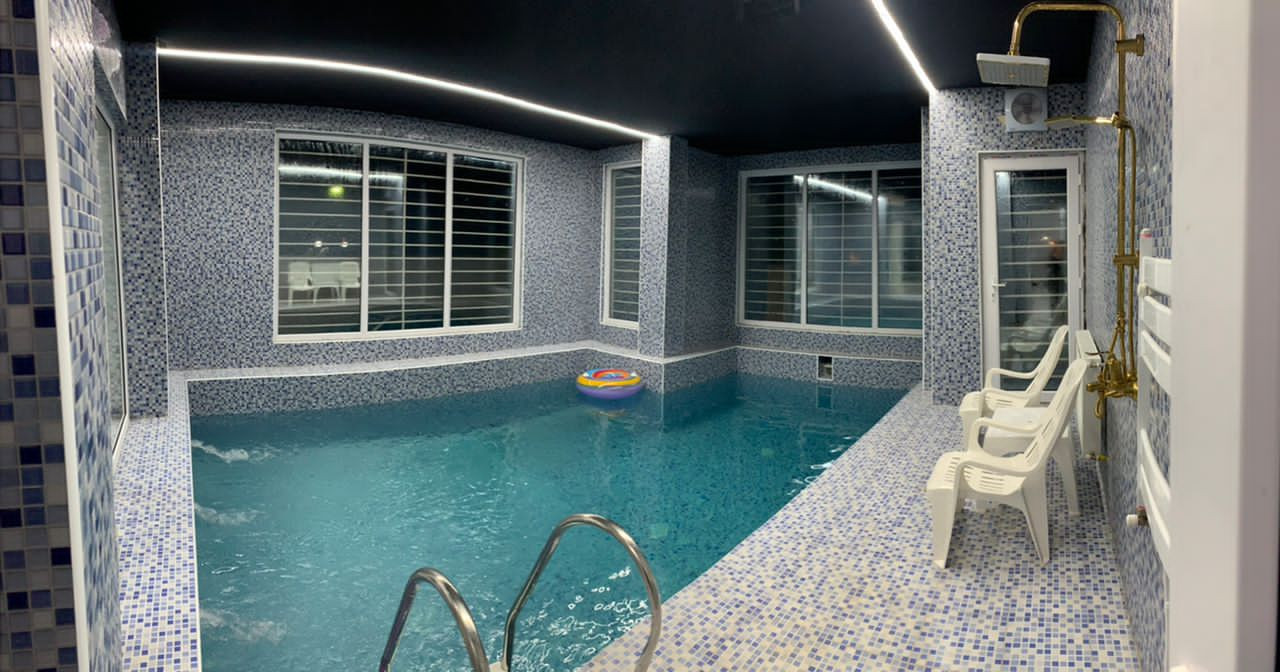 استخر سرپوشیده استخر سرپوشیده