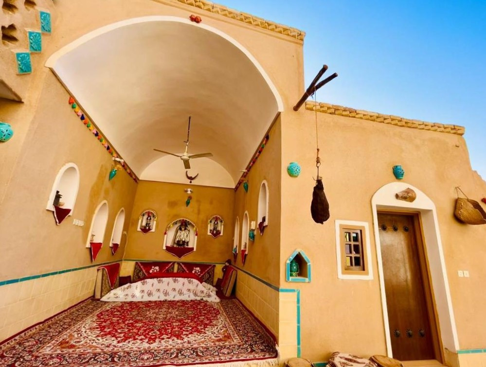شاهنشین حیاط