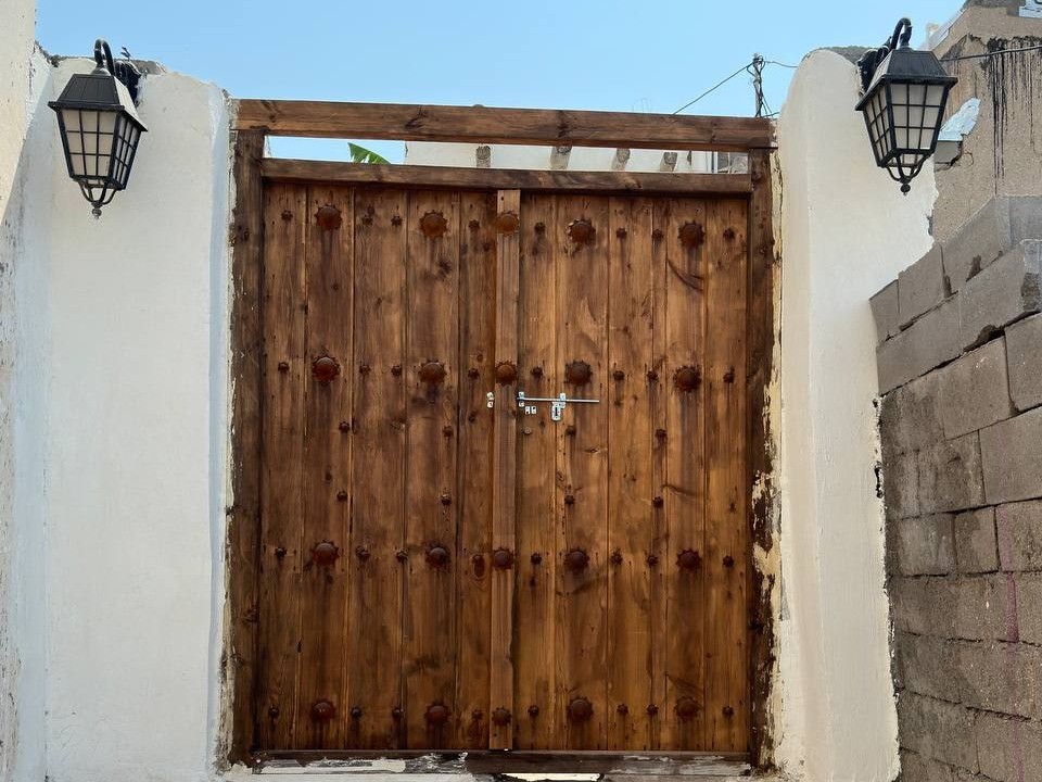 درب ورودی اقامتگاه نور