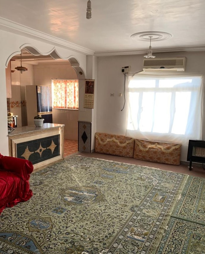 اتاق پذیرایی و آشپزخانه