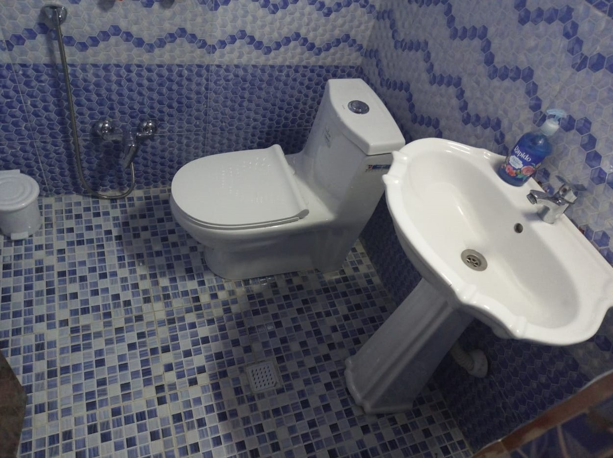 سرویس بهداشتی و حمام استخر