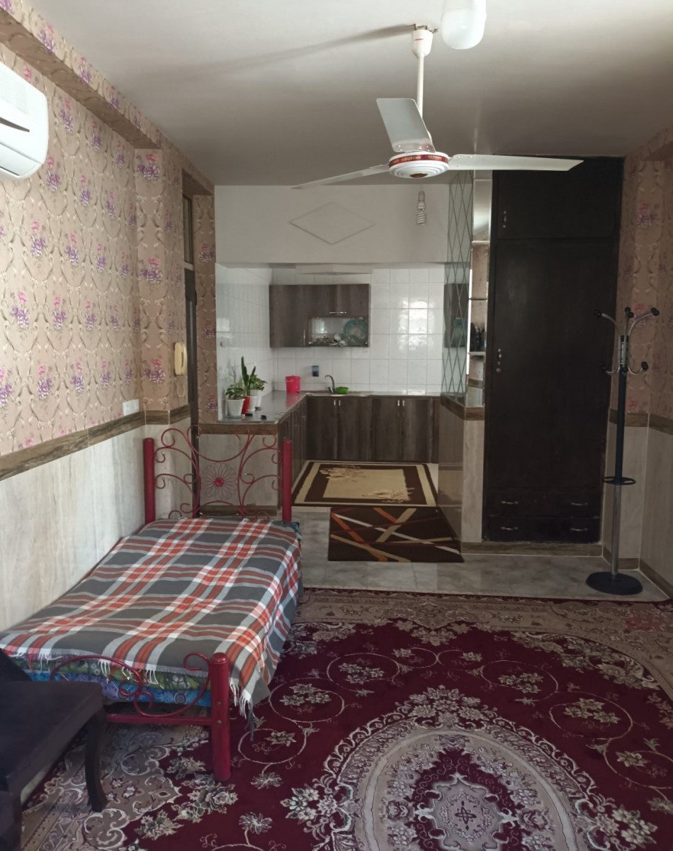 اتاق پذیرایی و آشپزخانه