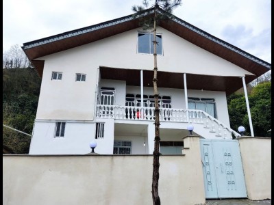 ویلای دوخوابه‌ی دربست با حیاطی دنج