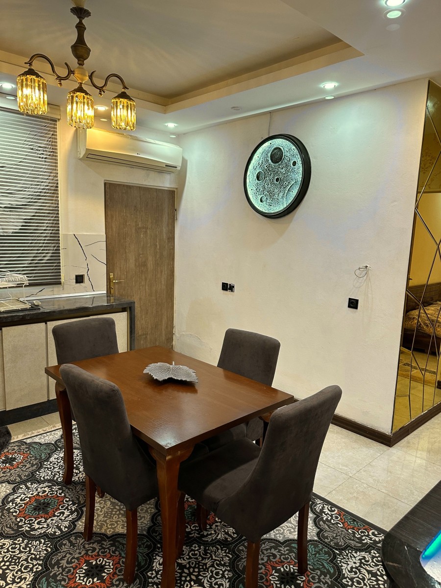 آشپزخانه ودر پشت حیاط ویلا