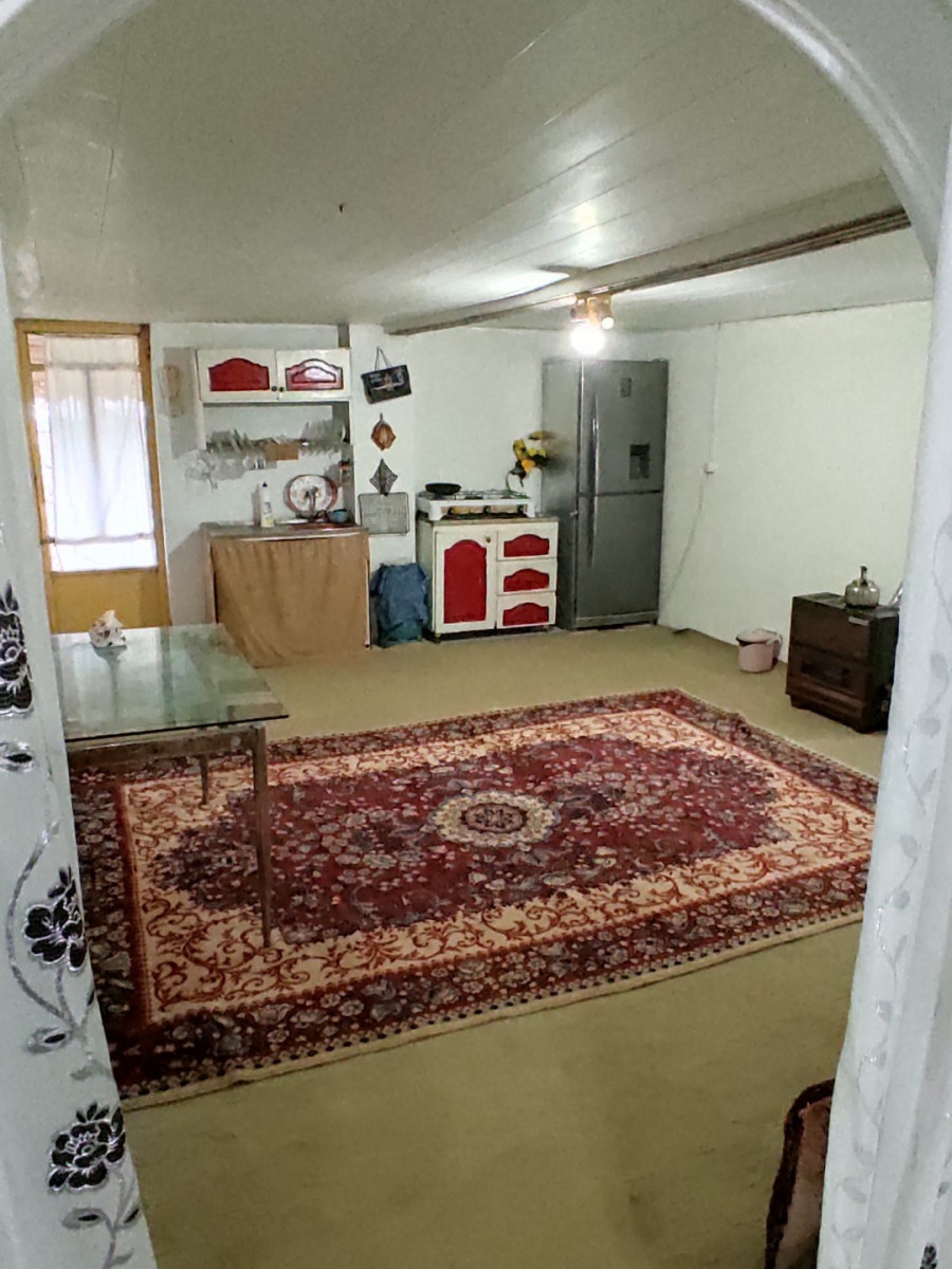 اتاق پذیرایی و آشپزخانه