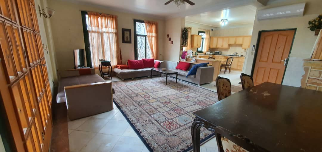 اتاق پذیرایی طبقه اول