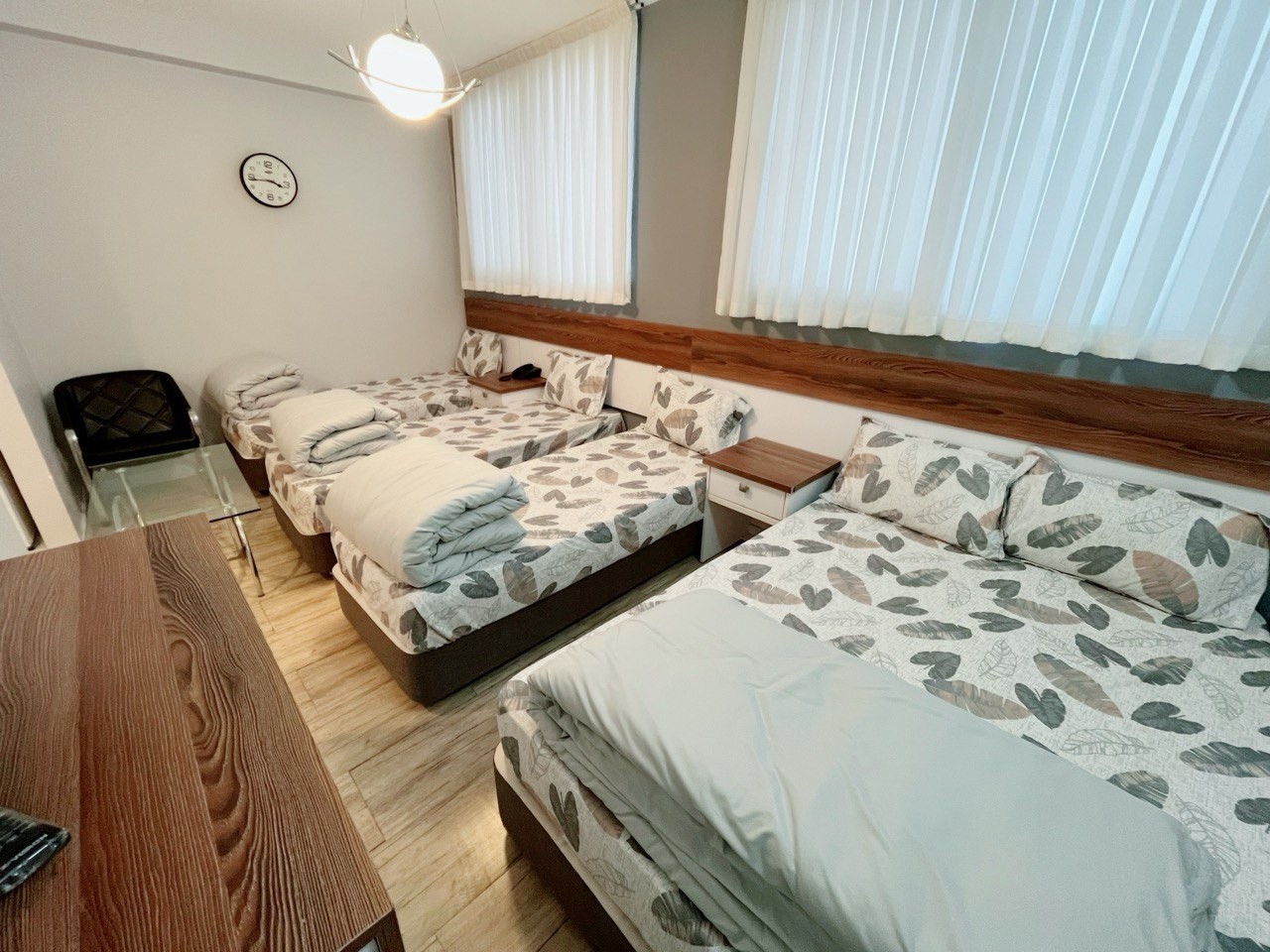 داخل اتاق "204" داخل اتاق "204"