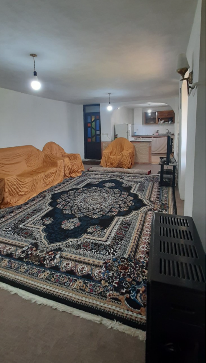 اتاق پذیرایی و آشپزخانه