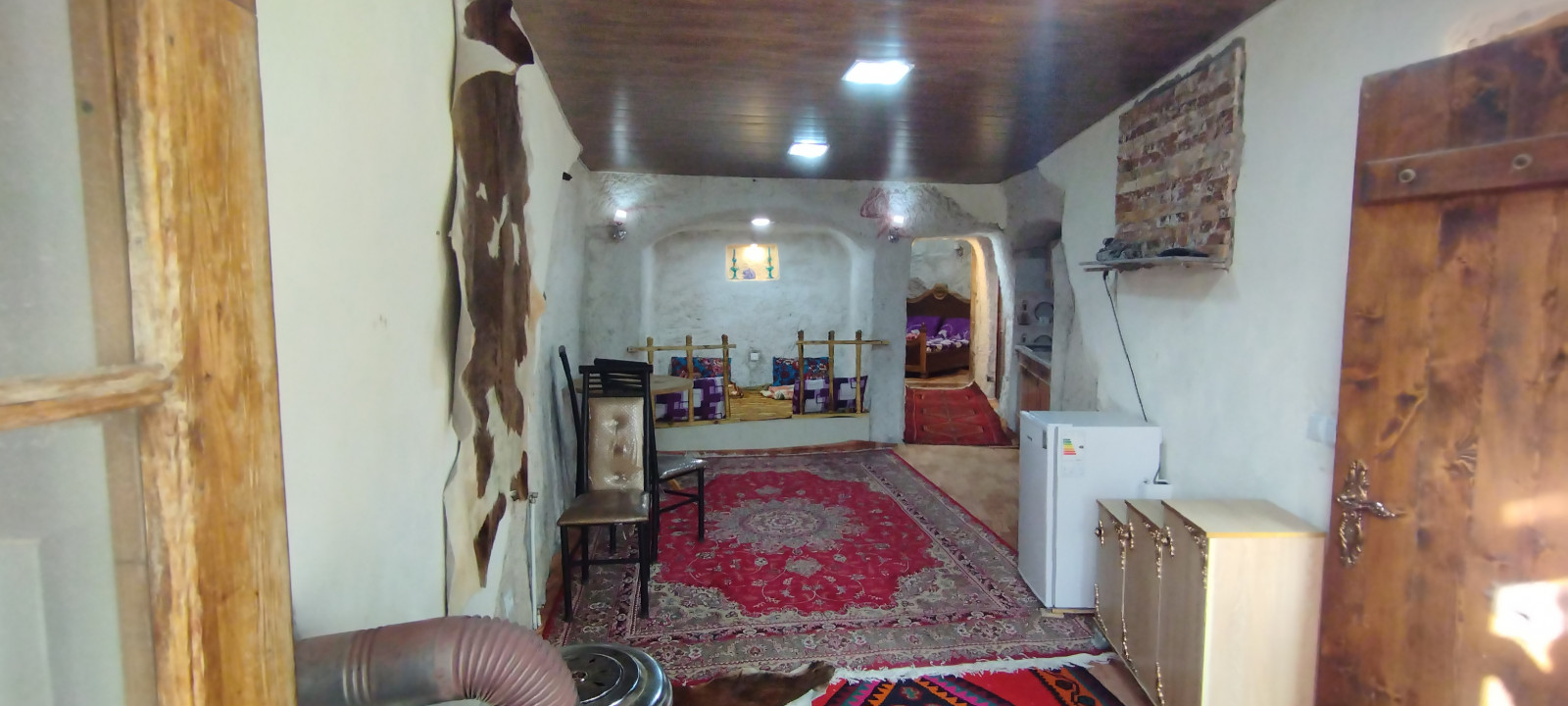 اتاق پذیرایی و آشپزخانه