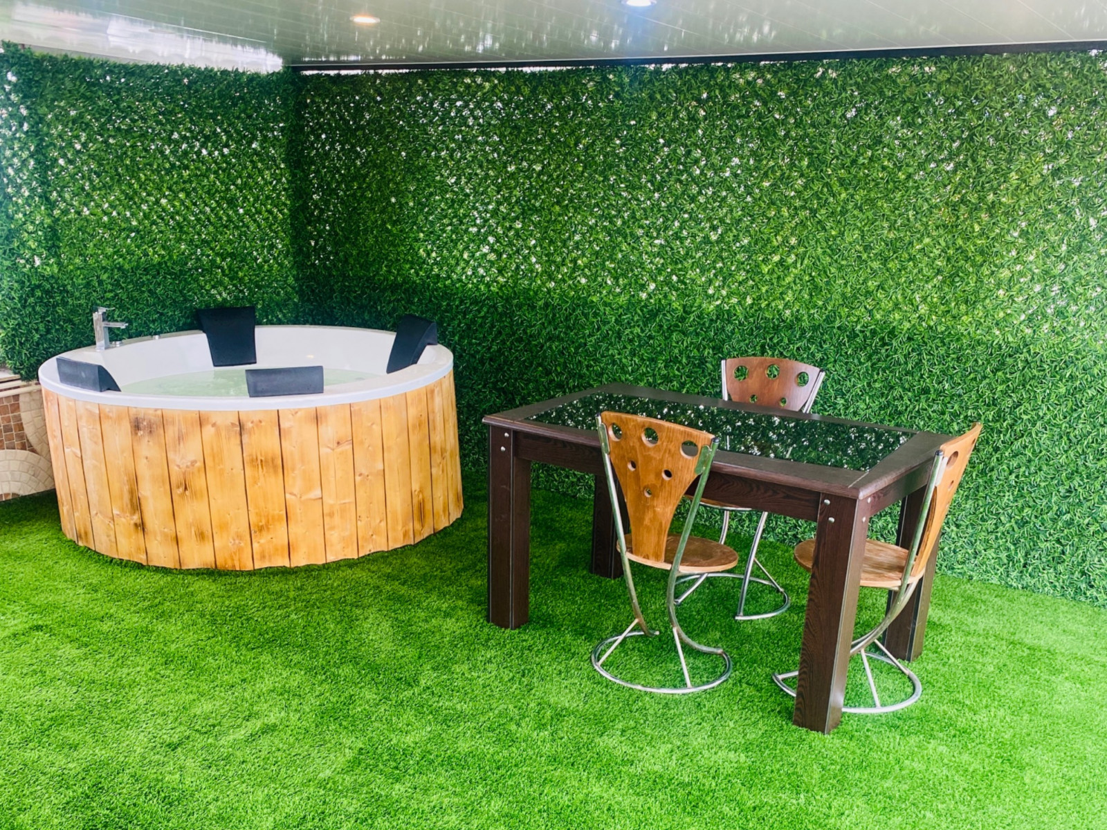 جکوزی و روف گاردن ویلا