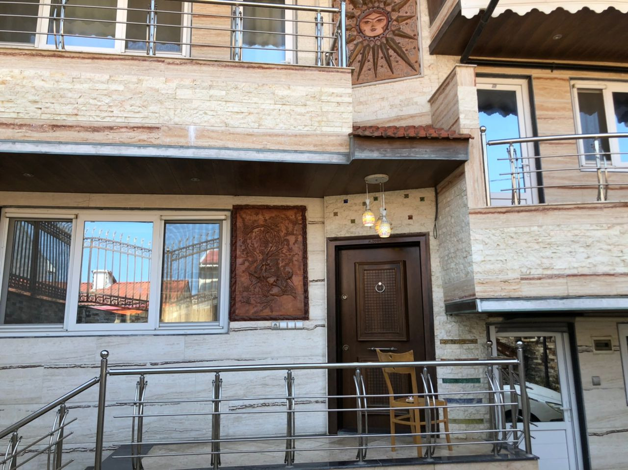 نمای بیرون ویلا