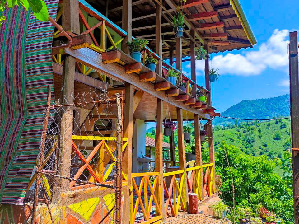 نمای بیرونی ساختمان