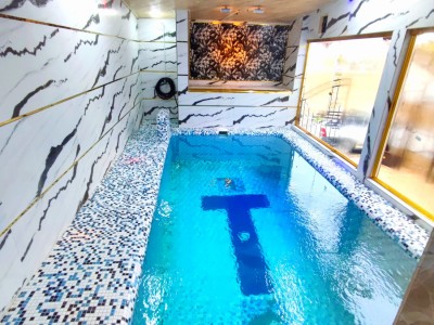 دوخوابه دارای استخر سرپوشیده آبگرم و فوتبال دستی