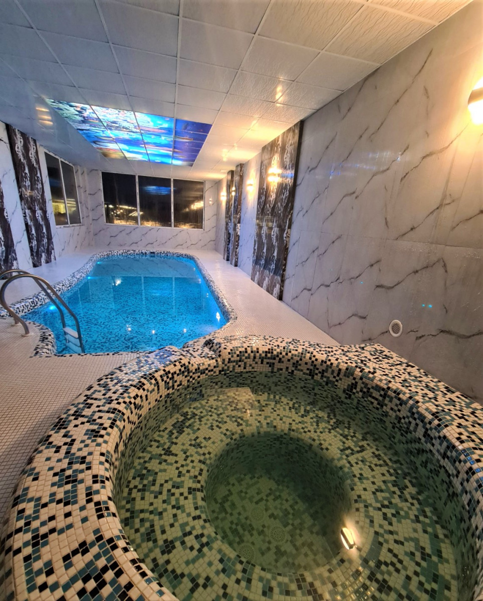 جکوزی و استخر