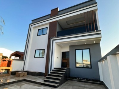 ویلای مدرن دوبلکس استخردار با امکانات رفاهی کامل