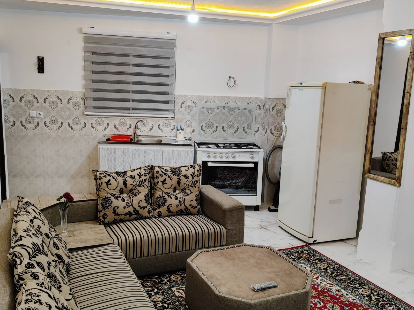 اتاق پذیرایی و آشپزخانه اتاق پذیرایی و آشپزخانه