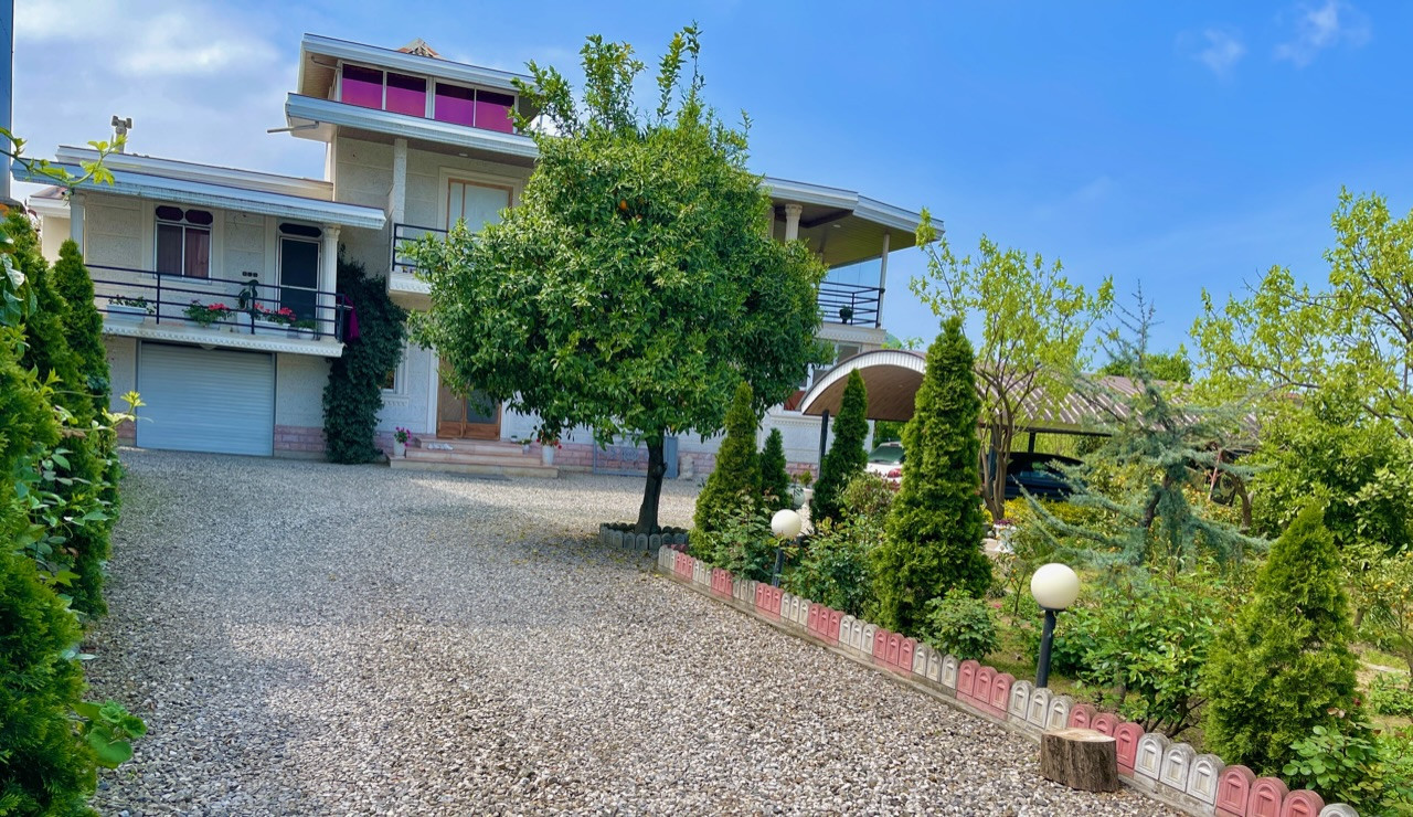 نمای حیاط