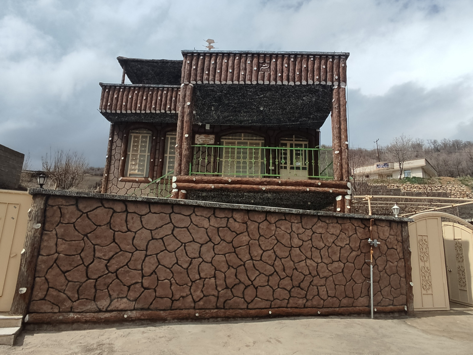 نمای بیرونی ساختمان