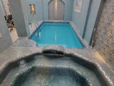 دوبلکس دارای استخر سرپوشیده آبگرم و میز بیلیارد