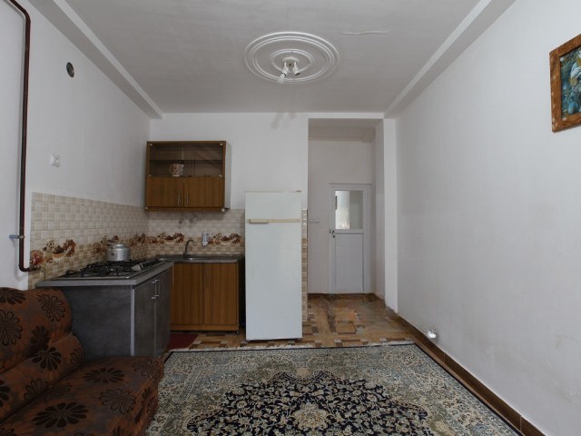 اتاق پذیرایی و آشپزخانه